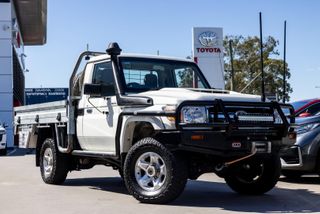 2020 Toyota Landcruiser GXL Cab Chassis (French Vanilla) Pre-Owned Car Thumbnail