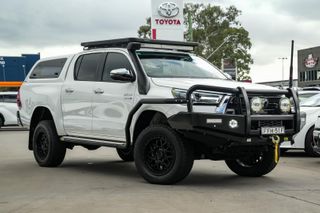 2023 Toyota Hilux SR5 Ute (Frosted White) Pre-Owned Car Thumbnail